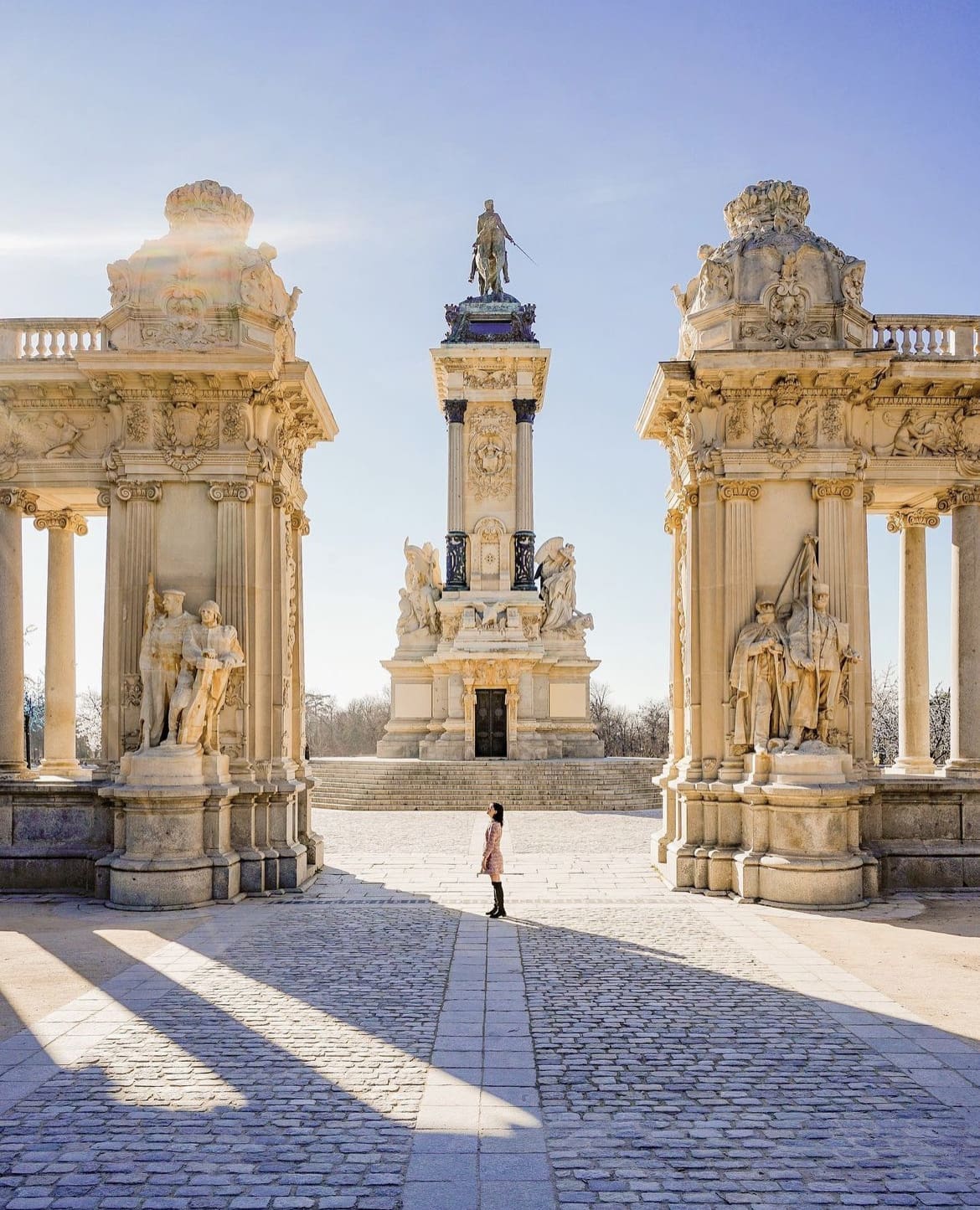 Monumento Alfonso XII, Madrid - the best time to go to spain